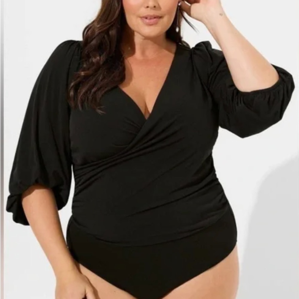 TORRID NWT Black Studio Knit Surplice Bodysuit - Size 2 (18/20)